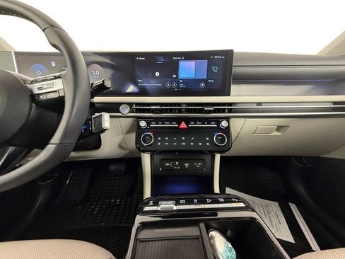 Certified 2025 Hyundai Tucson Limited AWD/4WD image 11
