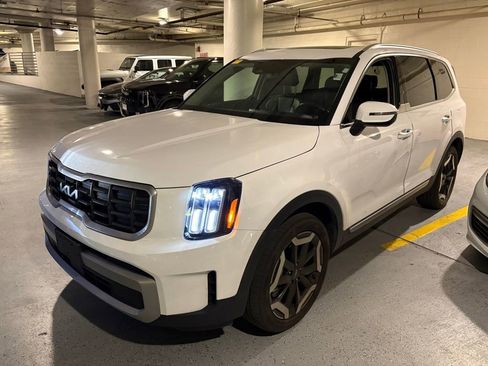 Certified 2023 Kia Telluride S w/ S Sunroof Package AWD/4WD image 3
