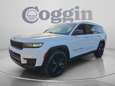 Used 2023 Jeep Grand Cherokee L Laredo RWD image 1