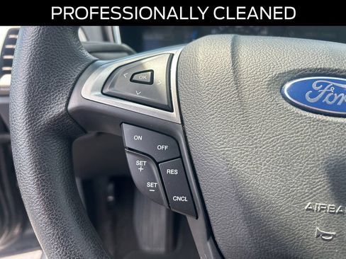 Used 2017 Ford Fusion SE w/ Fusion SE Technology Package FWD image 13