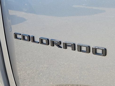 Used 2022 Chevrolet Colorado LT AWD/4WD image 32
