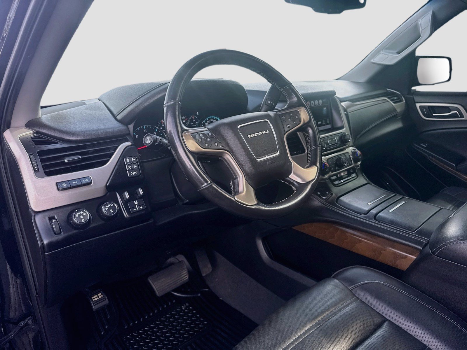 Used 2019 GMC Yukon Denali w/ Denali Ultimate Package AWD/4WD image 9