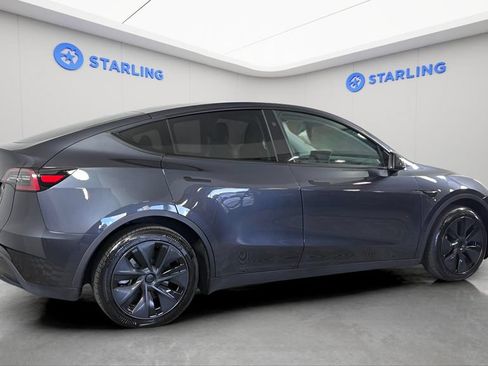 Used 2025 Tesla Model Y Long Range RWD image 10