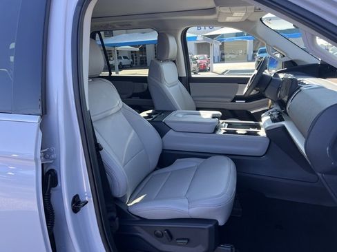 New 2025 Ford Expedition Active image 22