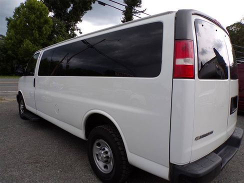 Used 2017 Chevrolet Express 3500 LS RWD image 9