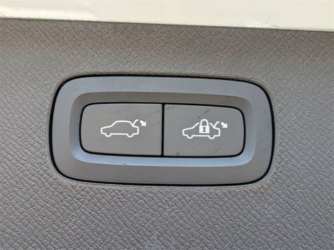 Certified 2024 Volvo XC90 B6 Ultimate w/ Lounge Package image 16