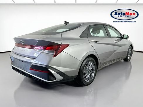 Used 2024 Hyundai Elantra SEL FWD image 2