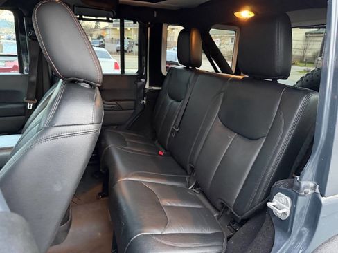 Used 2017 Jeep Wrangler Unlimited Sahara image 15