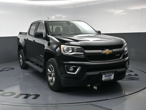 Used 2017 Chevrolet Colorado Z71 AWD/4WD image 3