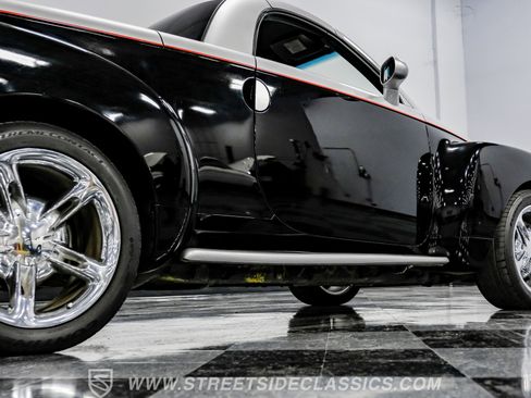 Used 2005 Chevrolet SSR w/ Preferred Equipment Group image 27