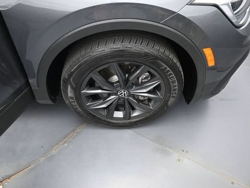 Used 2024 Volkswagen Tiguan SE FWD image 37