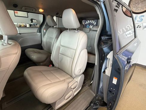 Used 2016 Toyota Sienna XLE w/ XLE Navigation Package AWD/4WD image 33