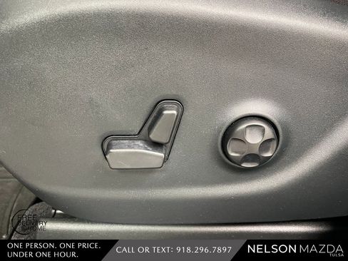 Used 2017 Jeep Cherokee Latitude w/ Safety/Convenience Group image 18