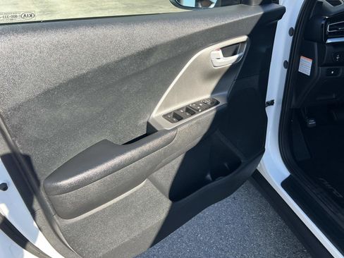 Used 2022 Kia Niro LX image 7