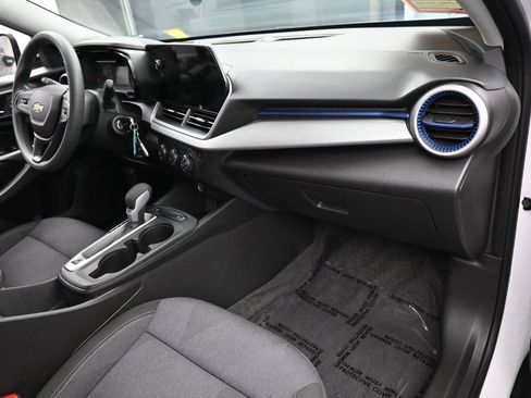 Used 2025 Chevrolet Trax LS w/ LS Convenience Package FWD image 43