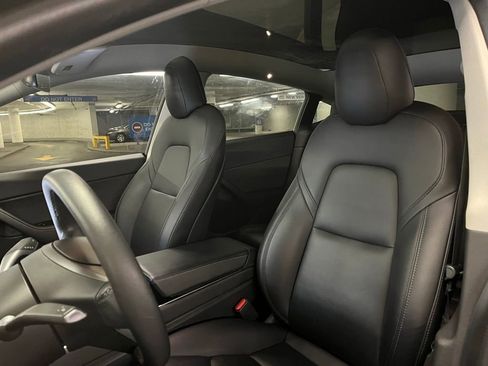 Used 2021 Tesla Model Y Long Range image 17