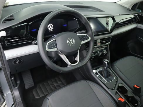 Certified 2024 Volkswagen Taos SE image 9