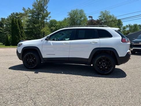 Used 2019 Jeep Cherokee Trailhawk w/ Cold Weather Group AWD/4WD image 2