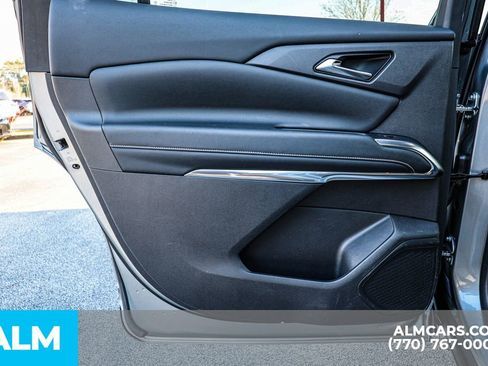 Used 2024 Chevrolet Traverse LT image 50