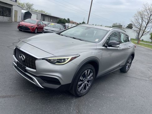 Used 2018 INFINITI QX30 Premium w/ Cargo Package image 2