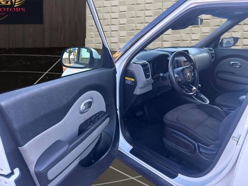 Used 2015 Kia Soul FWD image 9