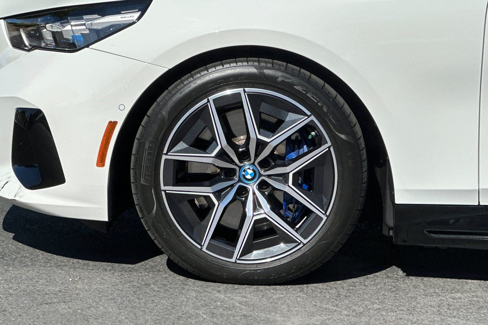 Used 2024 BMW i5 eDrive40i w/ M Sport Package RWD image 38