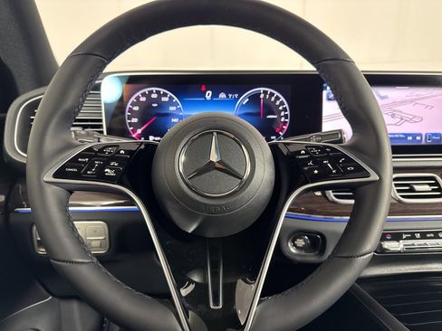 Used 2025 Mercedes-Benz GLE 450e 4MATIC image 33
