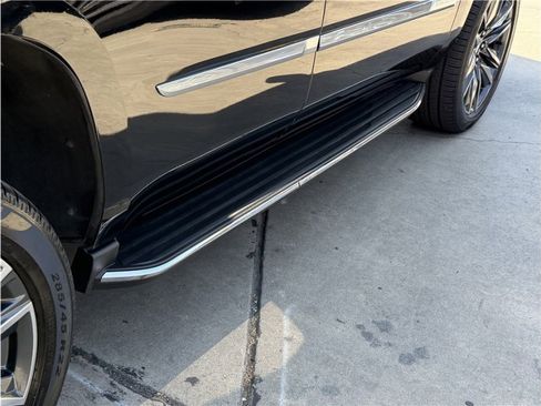 Used 2017 Cadillac Escalade Premium Luxury RWD image 62