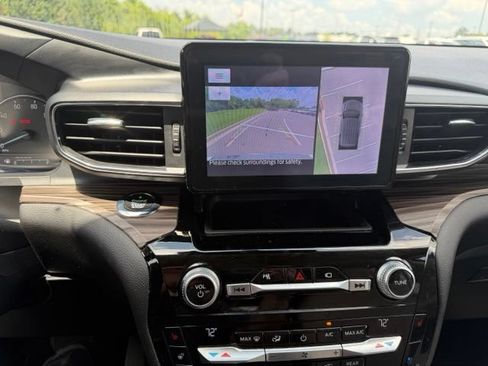 Used 2021 Ford Explorer Limited w/ Equipment Group 301A RWD image 19
