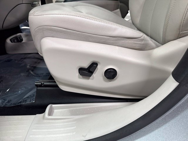 Used 2021 Chrysler Pacifica Touring-L FWD image 6
