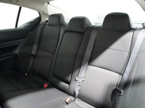 Used 2024 Nissan Altima 2.5 SV image 4