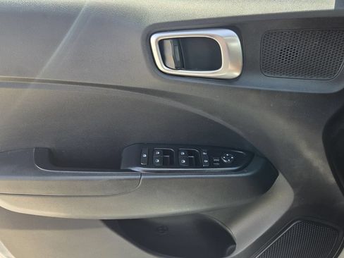 Used 2023 Hyundai Venue SEL FWD image 27