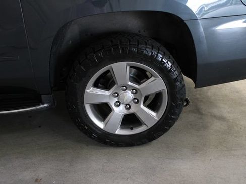 Used 2020 Chevrolet Suburban Premier AWD/4WD image 36