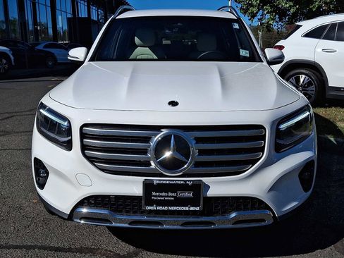 Used 2025 Mercedes-Benz GLB 250 4MATIC image 2
