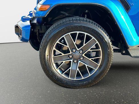 Used 2022 Jeep Wrangler Unlimited Sahara image 12