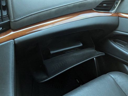 Used 2016 Cadillac Escalade Premium AWD/4WD image 32