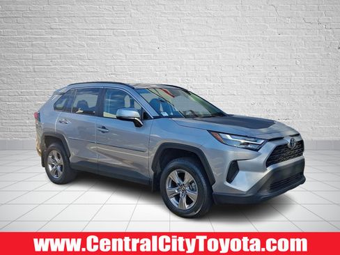 Used 2025 Toyota RAV4 XLE AWD/4WD image 1