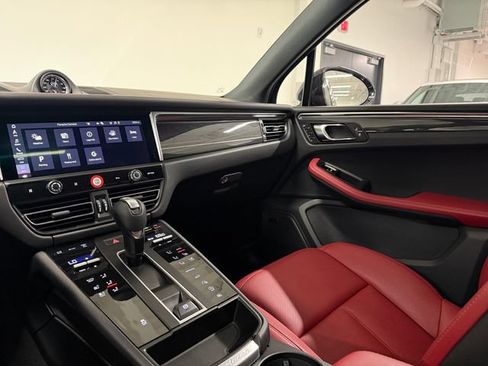 Certified 2026 Porsche Macan AWD/4WD image 14