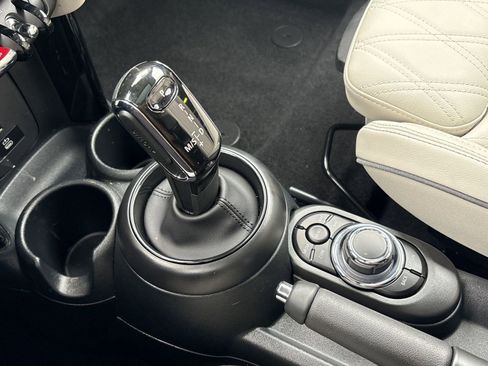 Used 2024 MINI Cooper 2-Door Hardtop image 16