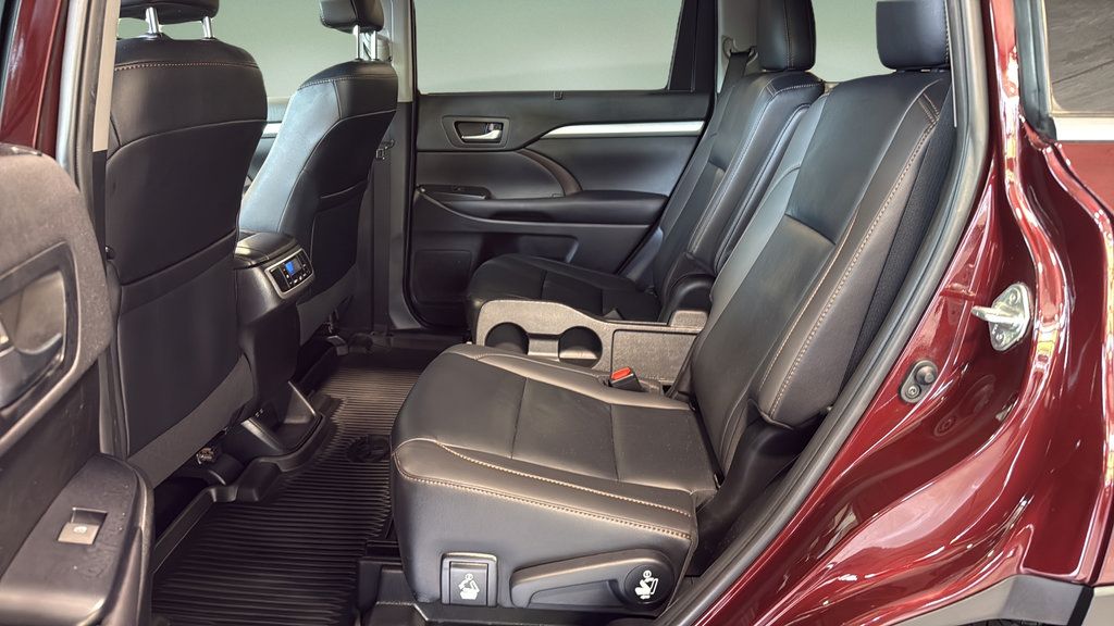 Used 2019 Toyota Highlander XLE AWD/4WD image 15