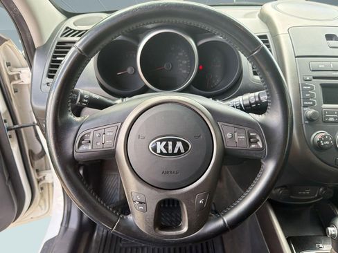 Used 2013 Kia Soul + FWD image 16
