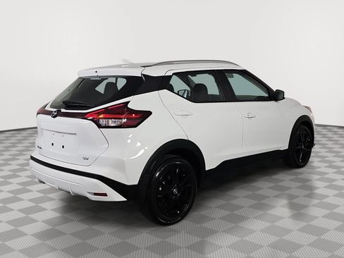 Used 2024 Nissan Kicks SV FWD image 8