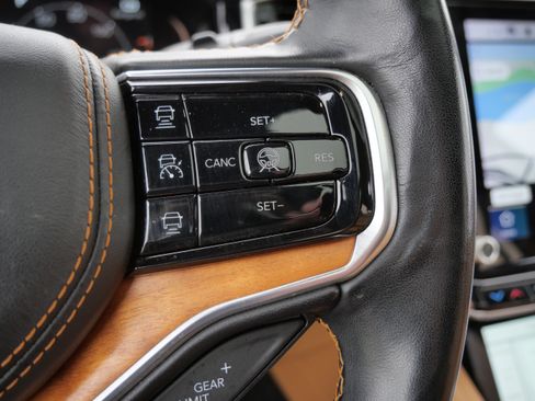 Used 2022 Jeep Grand Wagoneer Series III w/ Rear Seat Video Group 1 AWD/4WD image 28