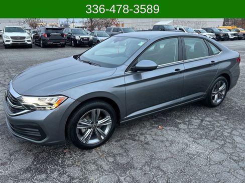 Used 2024 Volkswagen Jetta SE image 1