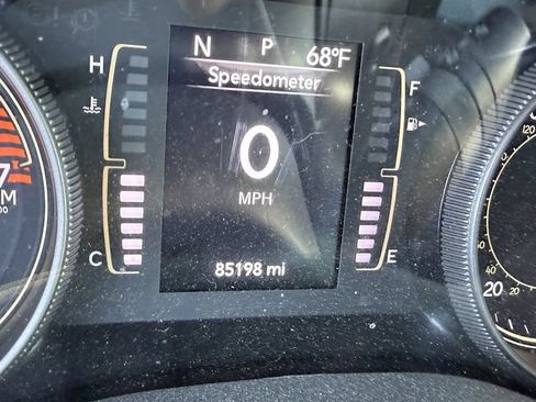 Used 2019 Jeep Cherokee Latitude Plus w/ Cold Weather Group AWD/4WD image 4