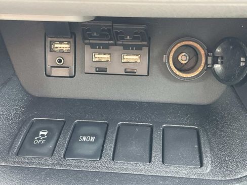 Used 2019 Toyota Highlander XLE FWD image 23