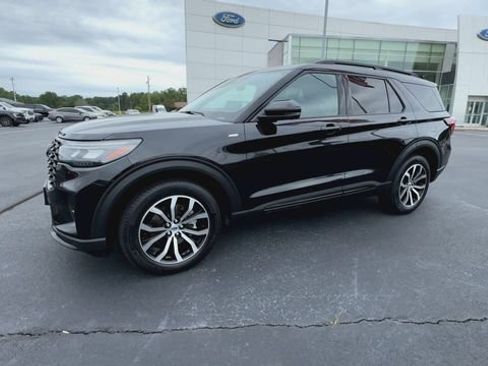 Certified 2025 Ford Explorer ST-Line AWD/4WD image 4