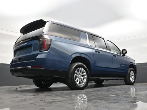 Used 2025 Chevrolet Suburban LS RWD image 26