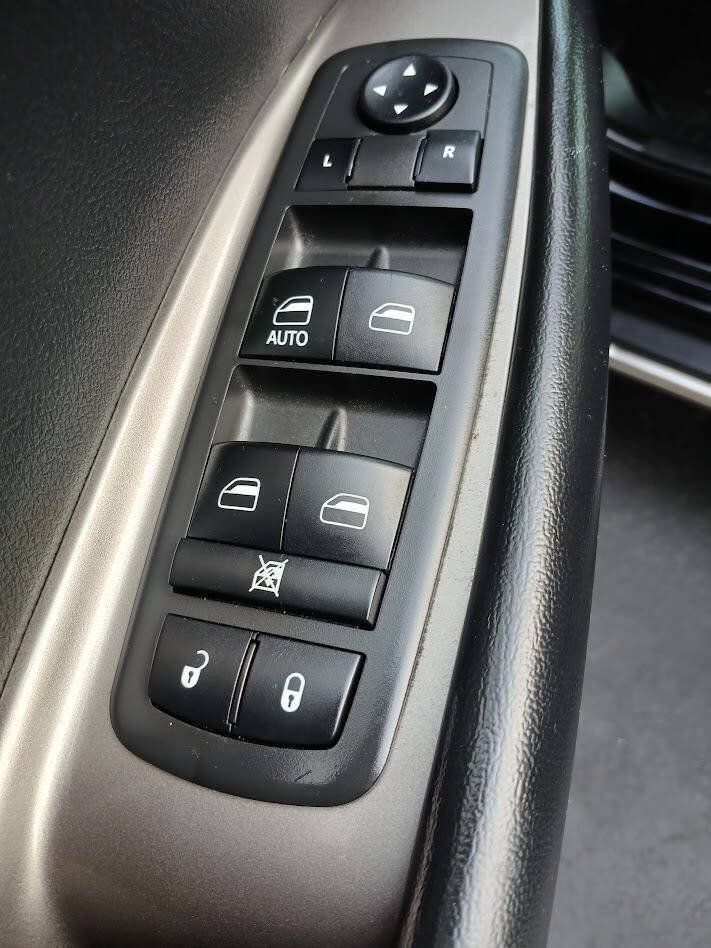 Used 2019 Dodge Journey Crossroad FWD image 19