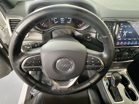 Used 2022 Jeep Grand Cherokee Laredo X image 11